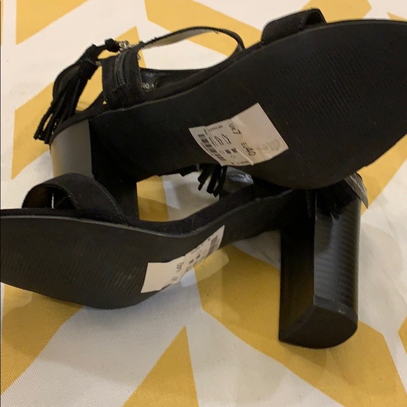 (PRE-LOVED) NEW LOOK SHOES - Picture 3 of 5